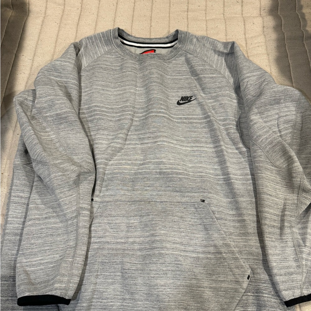 Nike women’s sweatshirt